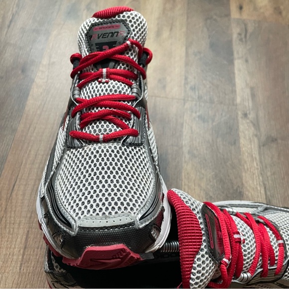 Brooks Ravenna Red and Black Men’s Running Shoes - Picture 4 of 14